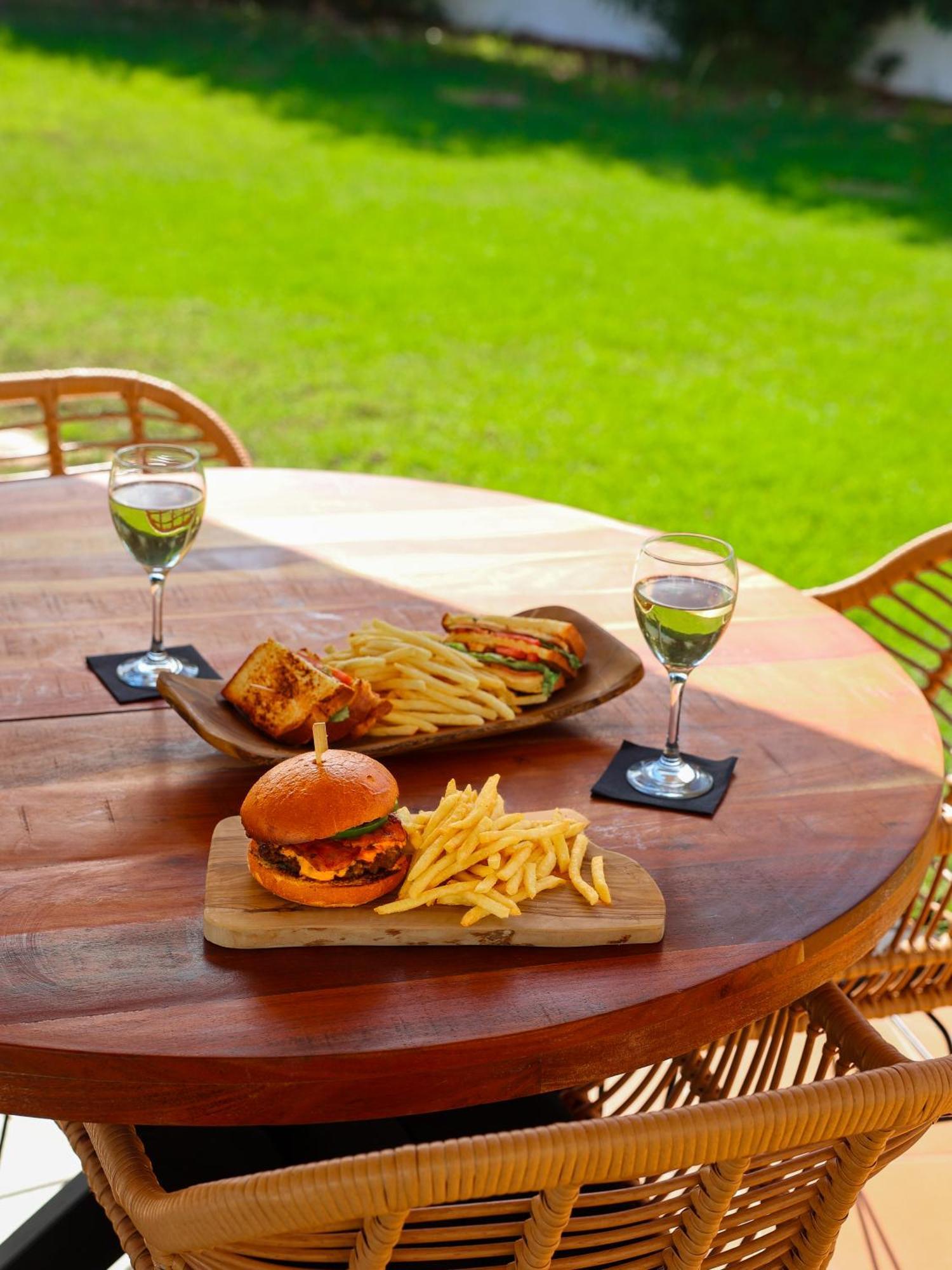 Vergina Apartments & Suites 말리아 외부 사진